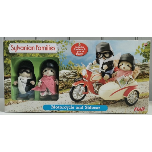 4544 - Sylvanian Families Motorcycle & Sidecar.  Manufacturer/Model No: Flair 4511.  Appears complete.