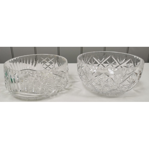 209 - Two vintage crystal bowls. Heights 10cm/9cm, diameters 20cm/19.5cm.