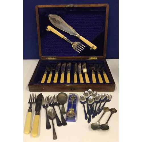 443 - A vintage silver plated, cased canteen of cutlery (one fork missing), together with a quantity of si... 