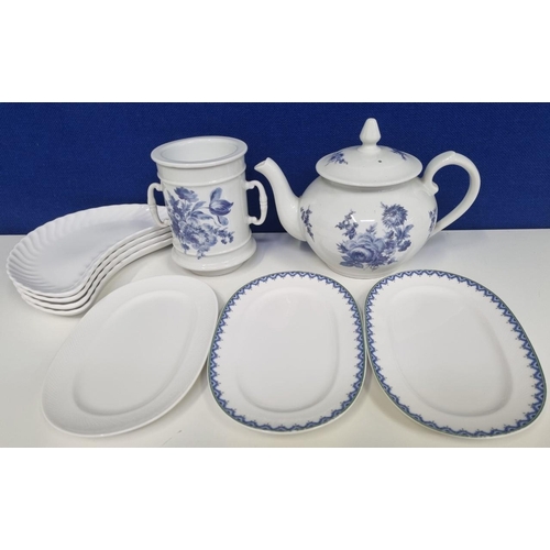 498A - A quantity of blue and white ceramics, of various makes. To include 'Villeroy and Boch' platters, 'R... 