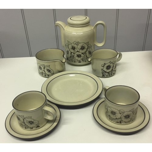 521 - A mixed lot of crockery. To include 'Royal Doulton - Wild Cherry' serving dishes, 'Hornsea' coffee p... 