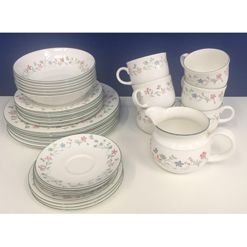 572 - A Royal Doulton 'Florentina Expressions' part dinner service. Includes six cups, four saucers, six e... 