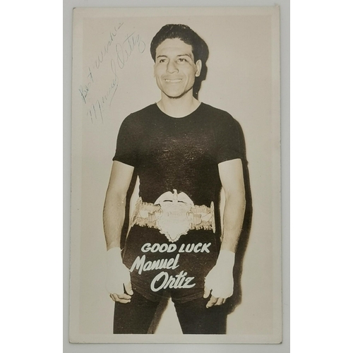 451 - A signed postcard of the boxer, Manuel Ortiz (USA 1916-1970). Manuel Ortiz was a professional Bantam... 