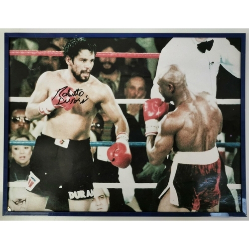 470 - A framed picture of Roberto Duran vs Marvin Hagler on 10 November 1983, signed by Roberto Duran (Pan... 