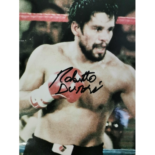 470 - A framed picture of Roberto Duran vs Marvin Hagler on 10 November 1983, signed by Roberto Duran (Pan... 