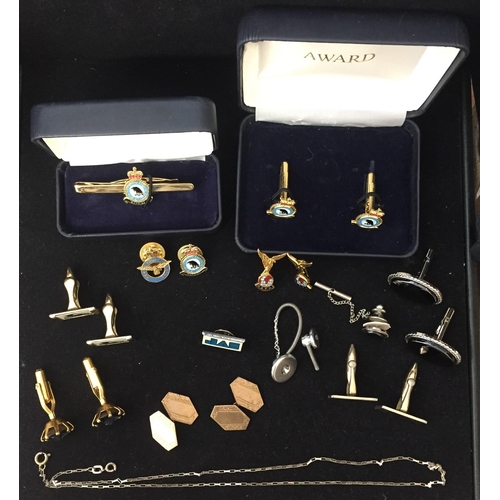 865 - A collection of gents cufflinks, tiepins & sterling silver chain. To include boxed RAF Command cuffl... 