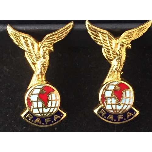 865 - A collection of gents cufflinks, tiepins & sterling silver chain. To include boxed RAF Command cuffl... 