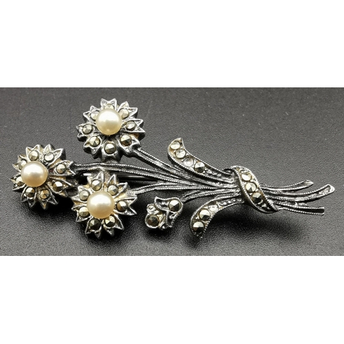 868 - A collection of four pretty brooches. To include a silver bouquet example, together with three other... 