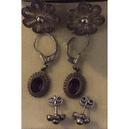 876 - A selection of four pieces of silver jewellery (three pairs of earrings & Shamrock earrings & neckla... 