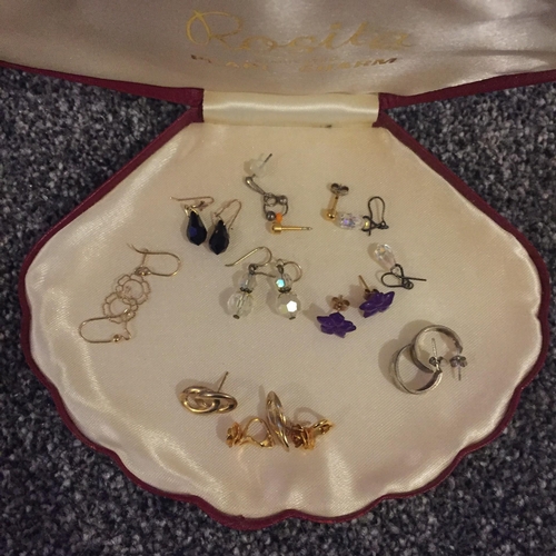 876 - A selection of four pieces of silver jewellery (three pairs of earrings & Shamrock earrings & neckla... 