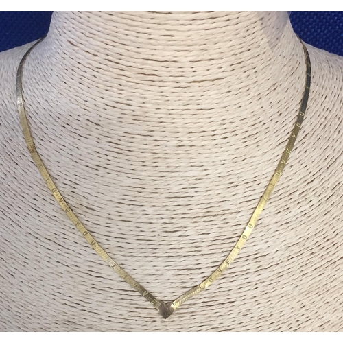 878 - A hallmarked 9ct gold necklace, with 'I LOVE YOU' engraved around the circumference eight times. Wei... 