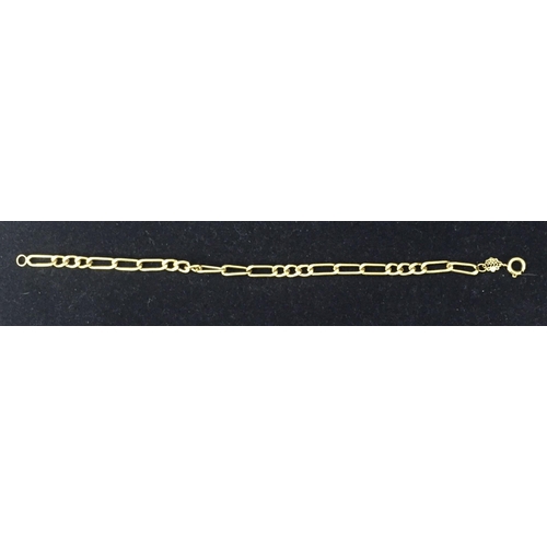 889 - A gents 18K Gold chain bracelet. Length approx. 18.5cm, weight approx. 4.7g.