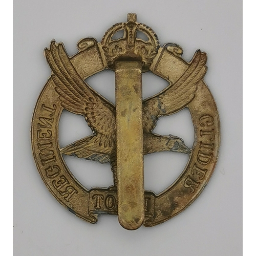 368 - A pair of British Artillery Regiment belt buckles, together with a Glider Regiment Pilot's beret bad... 