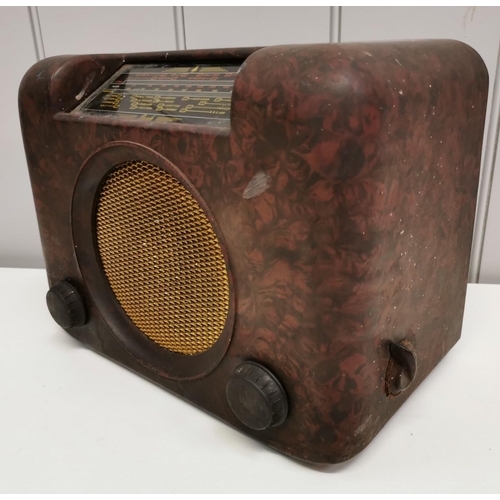 400 - A 1950's valve radio, by 'Bush'. Model no. DAC90A. Untested.