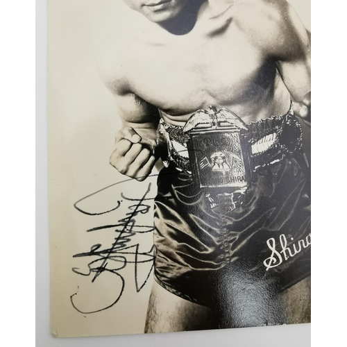 461 - A signed photo, with original envelope, of the boxer, Yoshio Shirai (Japan 1923-2003). Yoshio Shirai... 