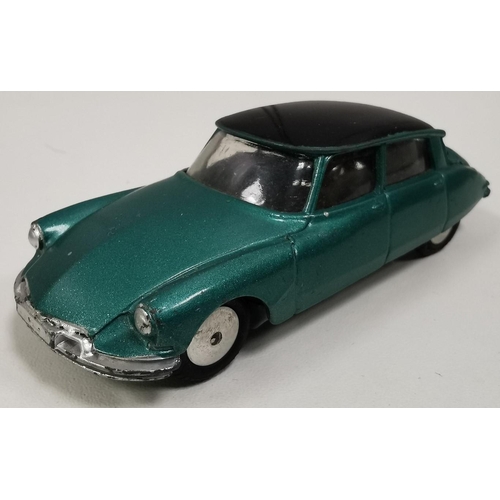 2228 - Corgi 210 - Citroen DS19, in metallic green. Complete with original early box (one end flaps missing... 