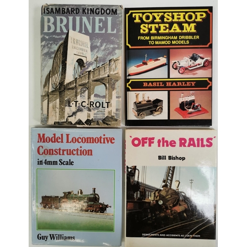 2542 - A collection of fourteen model railway & trains reference books & five booklets. To include 'Early T... 