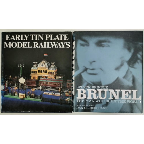 2542 - A collection of fourteen model railway & trains reference books & five booklets. To include 'Early T... 