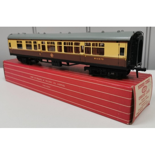 2734 - A collection of four, boxed Hornby-Dublo Coaches. To include Corridor Coach Brake/2nd W.R.; Corridor... 