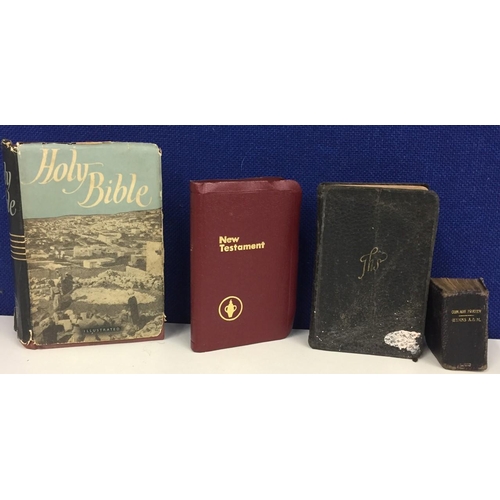 3217 - A mixed lot of four religious books. Includes two common prayer books (1914 & 1945), Holy Bible (fro... 