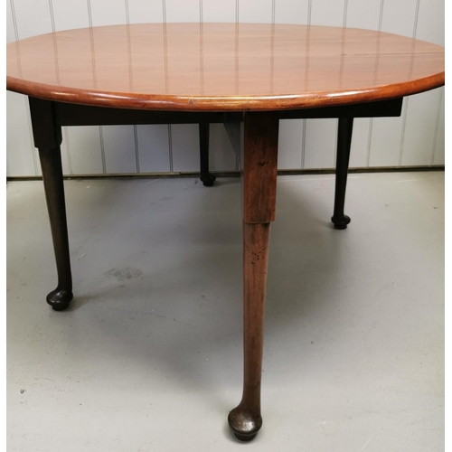 66 - A good quality, Georgian mahogany gateleg table, with pad feet. Dimensions(cm) H71, W50/140, D122.