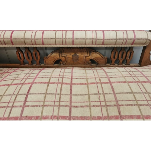 154 - An Edwardian oak chaise longue, upholstered in a beige tartan fabric. Dimensions(cm) H77, W190, D70.