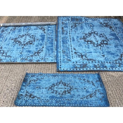 190 - A set of three, contemporary Belgian rugs, in differing sizes. Made by 'GUT'. Dimensions(cm) L290/23... 