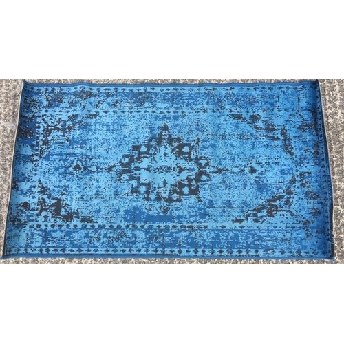 190 - A set of three, contemporary Belgian rugs, in differing sizes. Made by 'GUT'. Dimensions(cm) L290/23... 