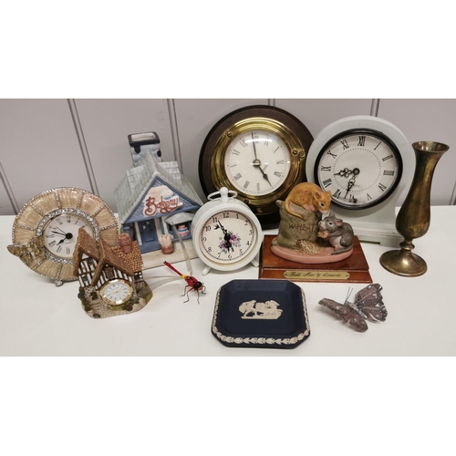 386 - A selection of eleven items of mostly contemporary decorative homeware items. To include five clocks... 