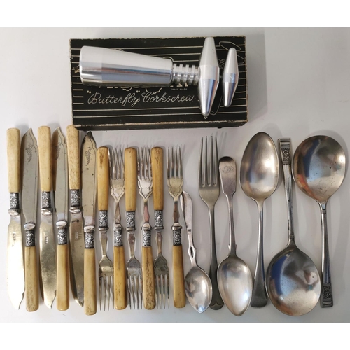 424 - A collection of eighteen pieces of vintage silver plated cutlery, together with a retro, boxed butte... 