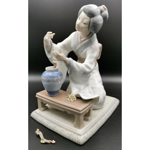 464 - A duo of Lladro figurines. To include  'Geisha Girl', ref 4840 & 'Sitting Girl with Lillies', ref 49... 