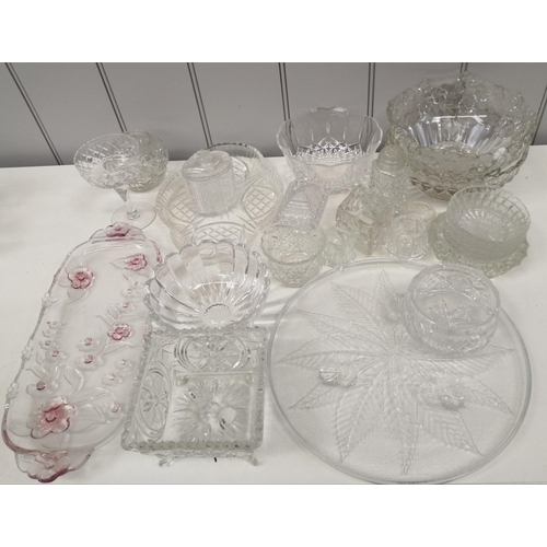 1060 - A mixed selection of twenty-four pieces of glass tableware.