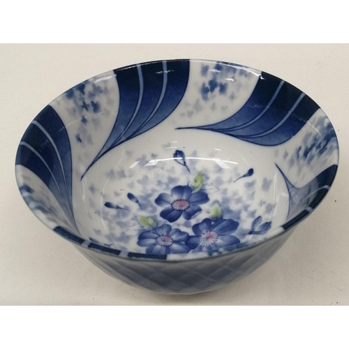 1328 - A Lotus design noodle bowl. Diameter 13cm.