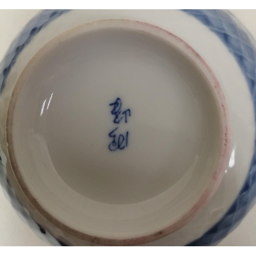 1328 - A Lotus design noodle bowl. Diameter 13cm.