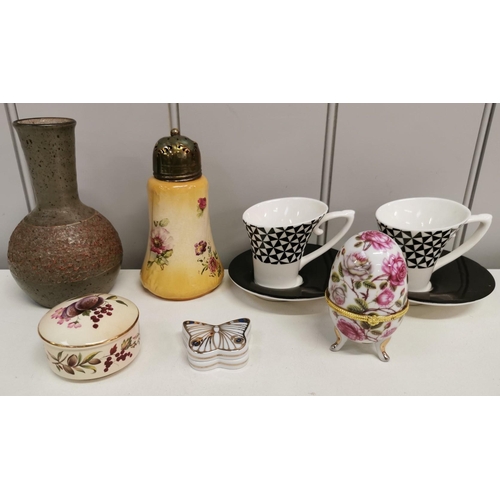 1379 - A mixed lot of tableware & decorative ceramics. To include retro cups & saucers, trinket boxes, shak... 