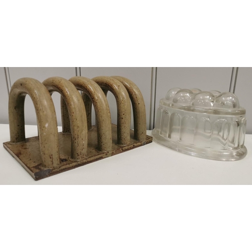 1485 - A vintage glass jelly mould, together with  ceramic toast rack.