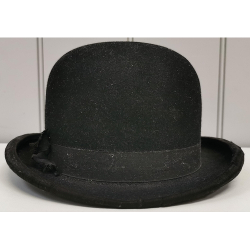 1537 - A vintage black bowler hat. No maker's label present. External dimensions(cm) H15, W23, D30.