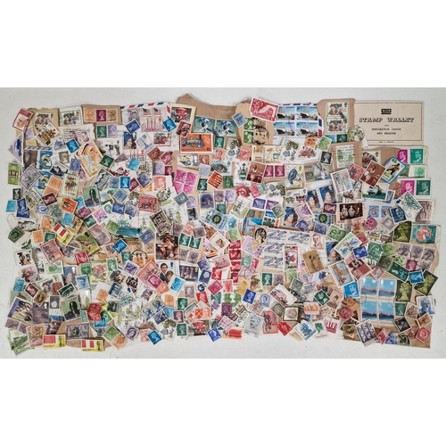 1089 - A very large collection of loose worldwide stamps.