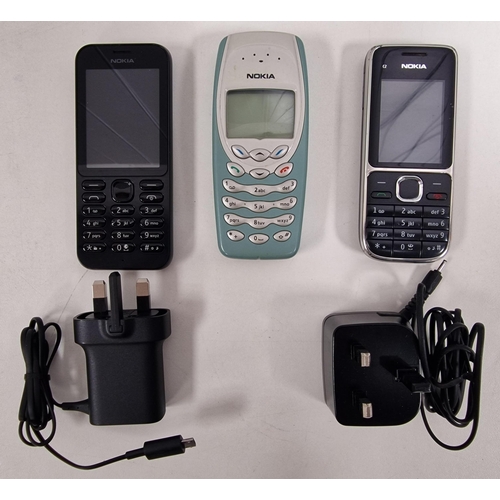 1565 - A selection of early 'Nokia' mobile phones. Models 3410, 222 (with box) & C2.01 (with box). Untested... 