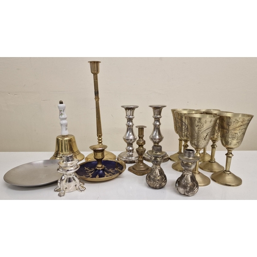 441 - A collection of sixteen items of vintage decorative/practical metalware. To include a set of six bra... 