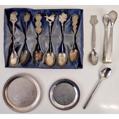 442 - A collection of tableware. To include boxed sets of place card holders (x2), spoons/nips, condiments... 