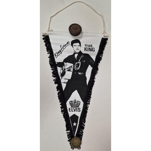 1539 - A collection of Elvis Presley memorabilia. To includ ebooks, gift box, banners, towel etc.