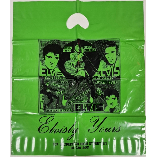 1539 - A collection of Elvis Presley memorabilia. To includ ebooks, gift box, banners, towel etc.