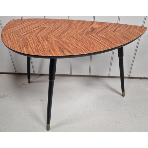 10 - A pair of retro-styled leaf-design side tables. Dimensions(cm) H52, W76, D39.