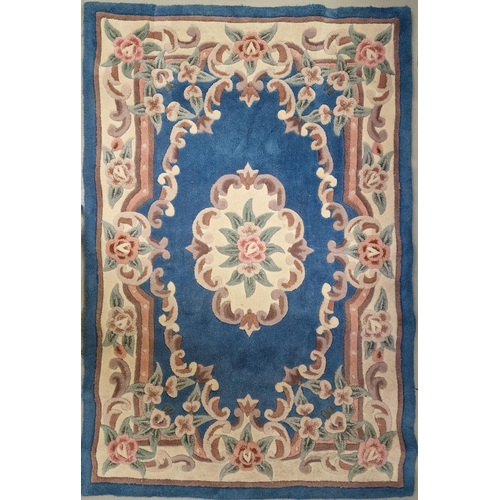 80 - A Chinese-style rug, with typical pattern. Dimensions 176cm x 115cm.