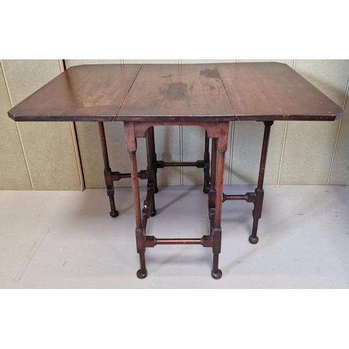 29 - A Georgian, mahogany drop leaf spider table. On turned supports with bun feet. Dimensions(cm) H52, W... 