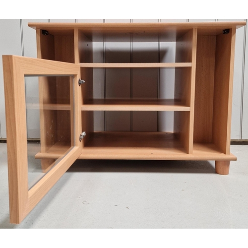 32 - A contemporary, beech-coloured TV cabinet. Dimensions(cm) H60, W80, D42.