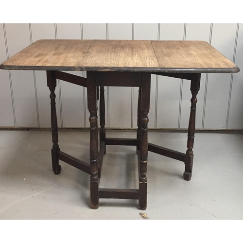 38 - An Edwardian oak gateleg table. Dimensions(cm) H91, W35/67, D60.