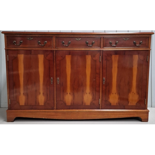 68 - A Regency-style buffet sideboard. Triple drawers & cupboards. Key present. Dimensions(cm) H88, W140,... 