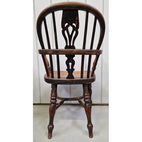 91 - An early 19th century Windsor armchair. Dimensions(cm) H74(37 to seat), W48, D40.